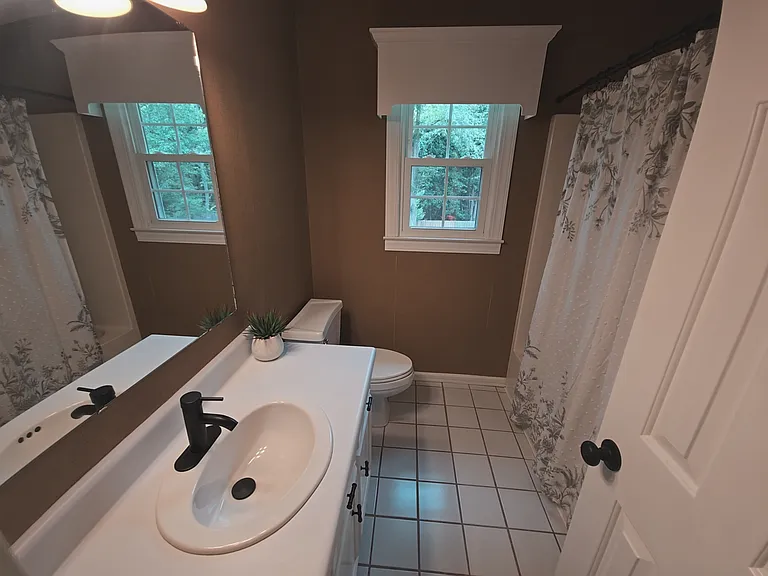 120 Wendover Rd — Photo 4