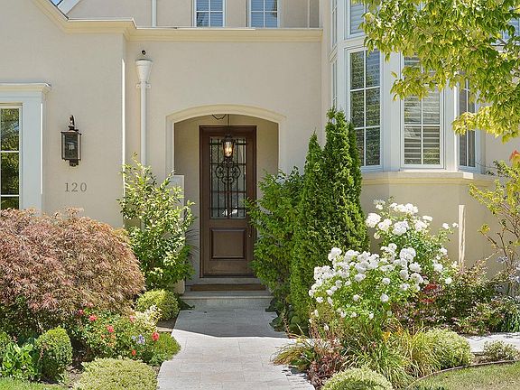 2nd image of 120 Royal Oak Ct