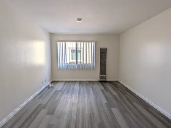 11701 Acacia Ave APT 2, Hawthorne, CA 90250