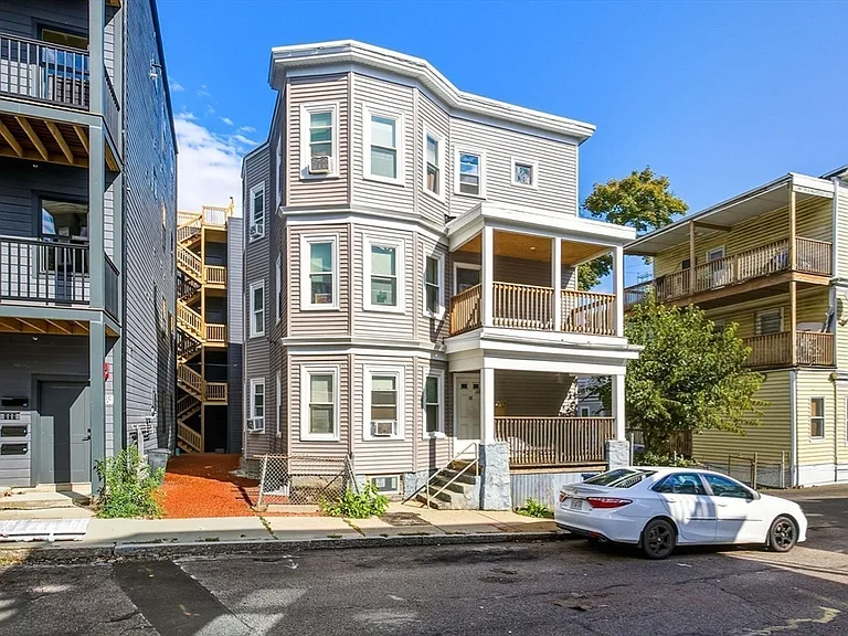 38 Woodford St #2 — Photo 17