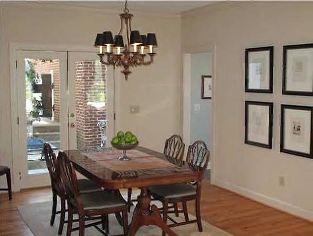 Hardwood floors, crown molding, high ceilings