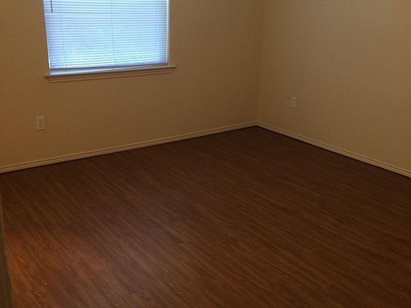 5th image of 737 Bluebonnet Dr