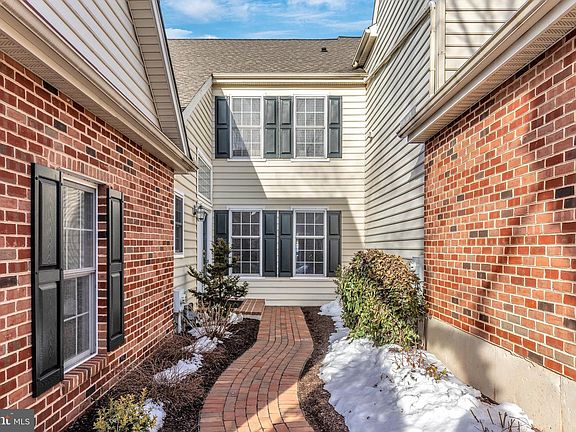 3rd image of 66 Wincrest Dr