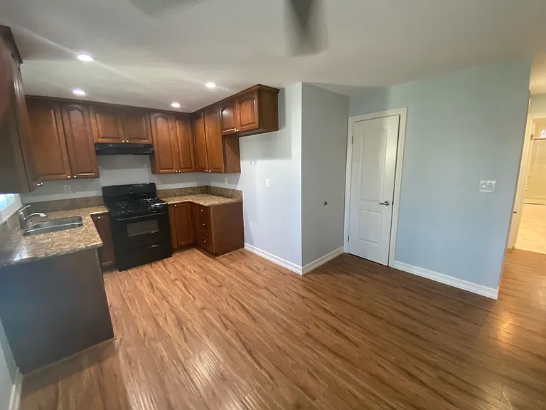 9721 Graham Street — Photo 11