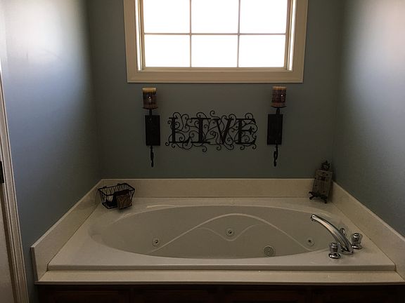 Oversized 5ft whirlpool tub 