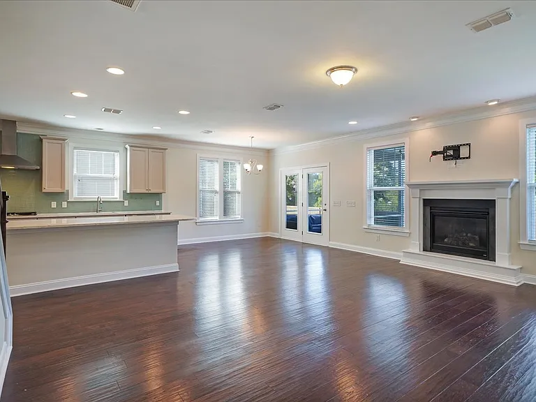 1309 Enfield Ln — Photo 6