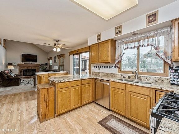 3rd image of 1002 Cortney Cir