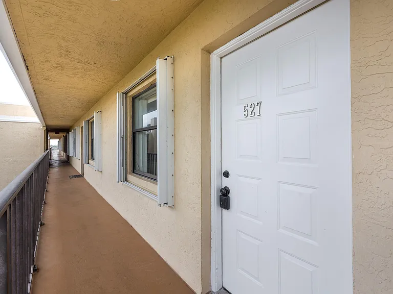 896 N Federal Hwy #527 — Photo 51