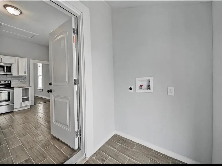 2205 Sumpter St — Photo 6