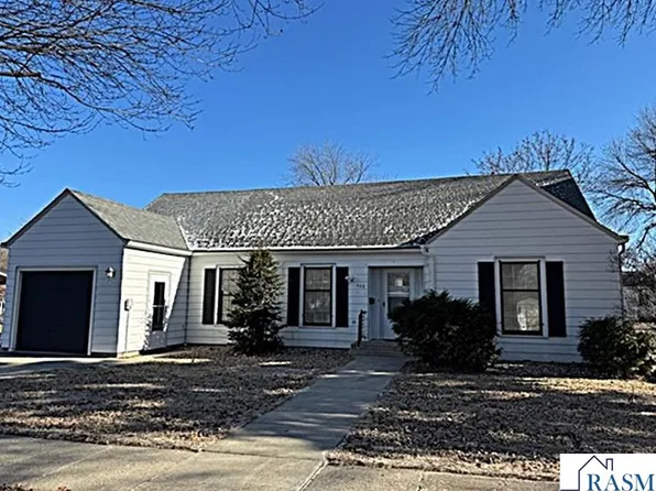 408 N State St, Bricelyn, MN 56014