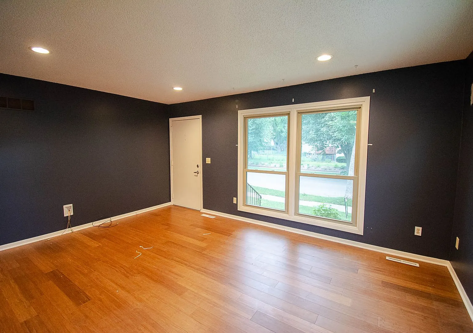 Charming NW Ranch with 2-Car Garage — Photo 2