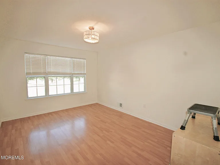 574 Beachway Ave #7 — Photo 9