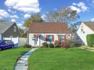 18 Haig Rd, Valley Stream, NY 11581