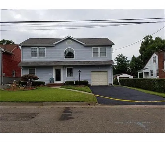 196 Carolyn Ave photo 1