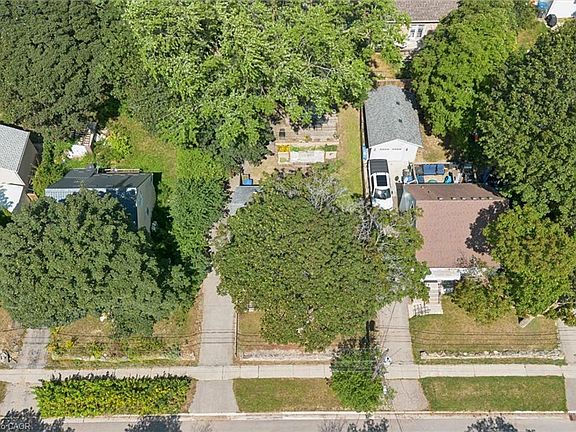 3rd image of 39 Ridgewood Ave
