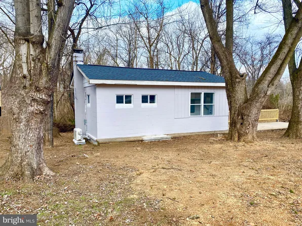 197 Contact Ln, Falling Waters, WV 25419