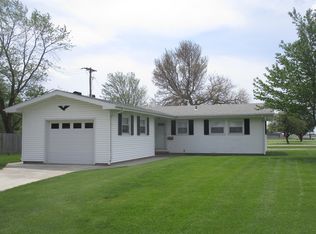 1 Hillcrest Dr, Tuscola, IL 61953
