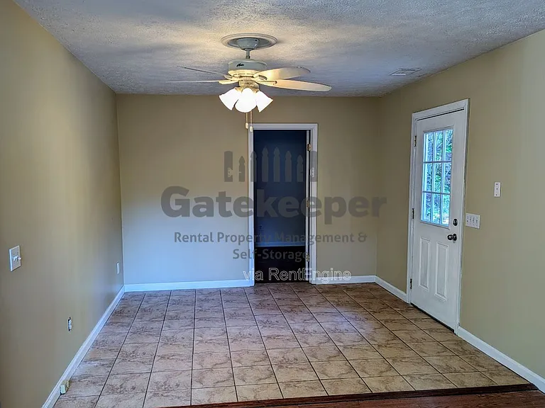 1096 Boone Rd — Photo 9