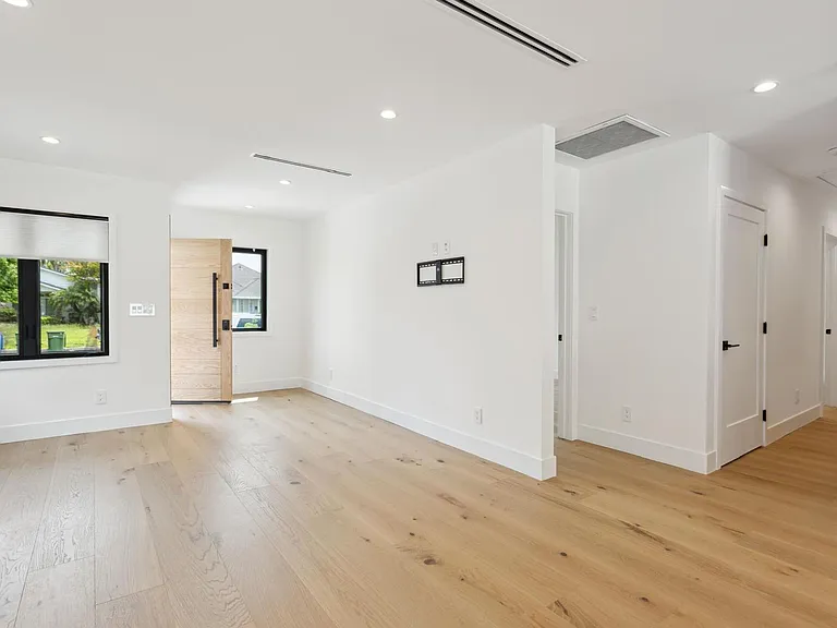 5713 Ranchito Ave — Photo 2