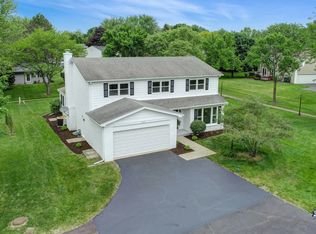 989 Georgetowne Ln, Barrington, IL 60010