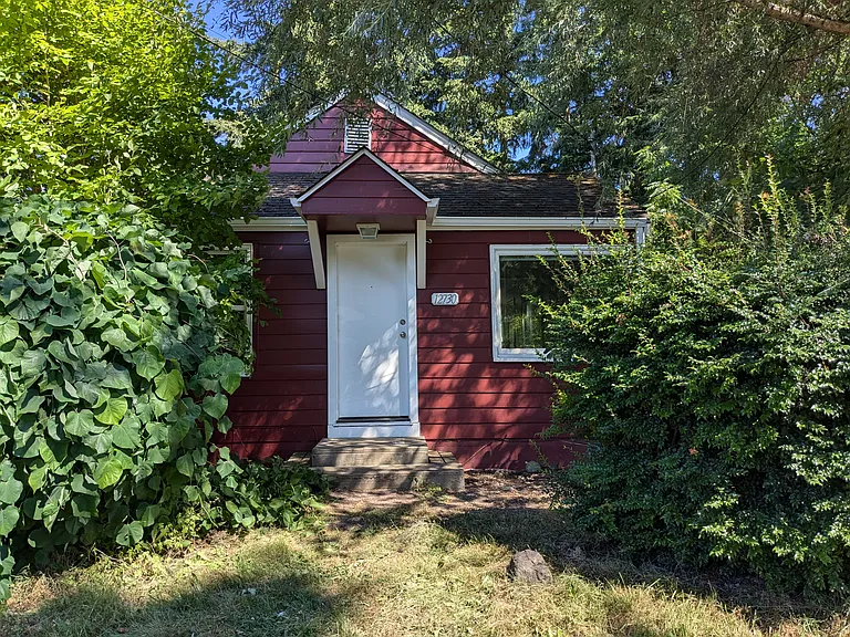 12730 17th Ave NE — Photo 2