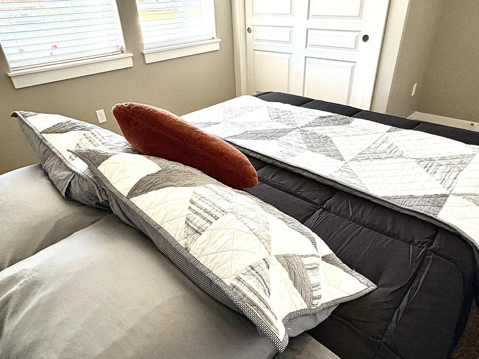 4 bed, 2298 sqft, $1,150 — Photo 2