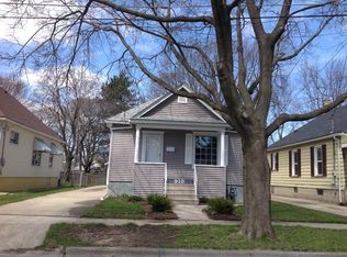 918 69th St, Kenosha, WI 53143