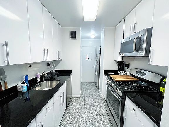 3rd image of 245 E 63rd St APT 1426