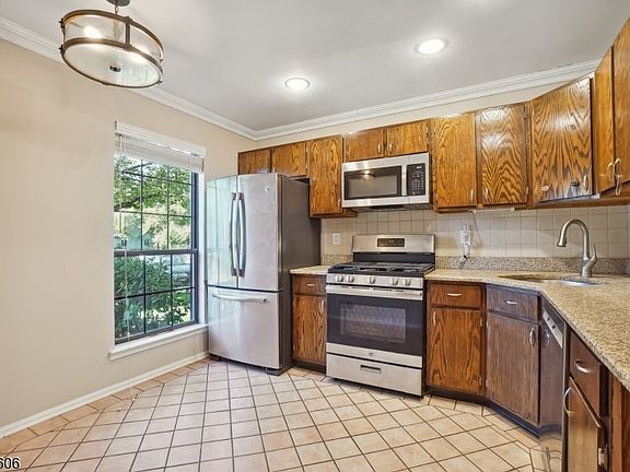 3rd image of 96 Baldwin Ct