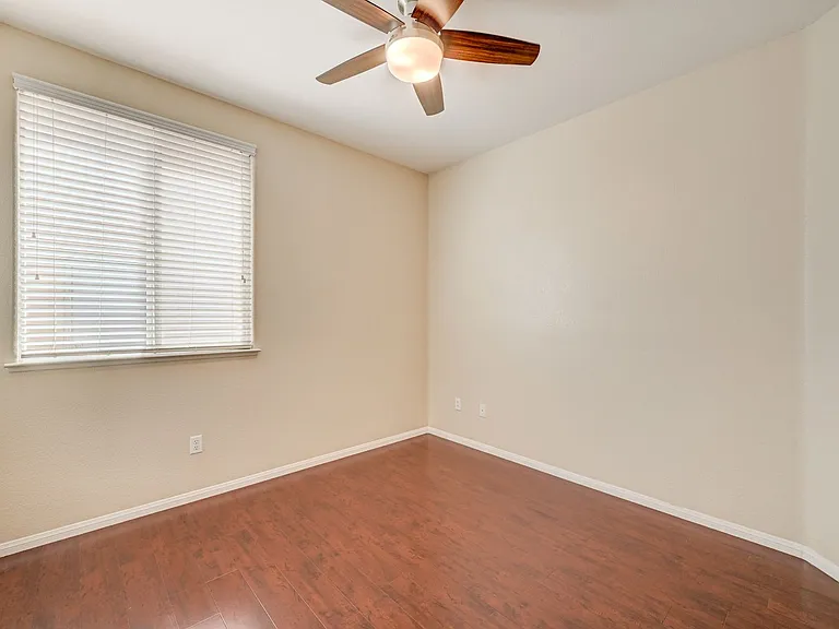 4421 Desert Home Ave — Photo 36