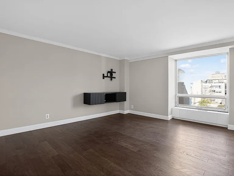 1435 4th St SW #B201 — Photo 3
