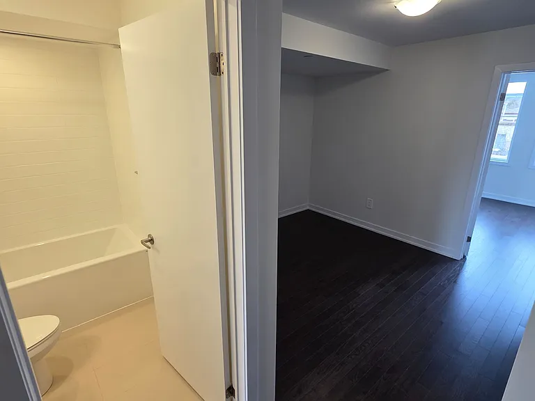 28 Green Gardens Blvd — Photo 13