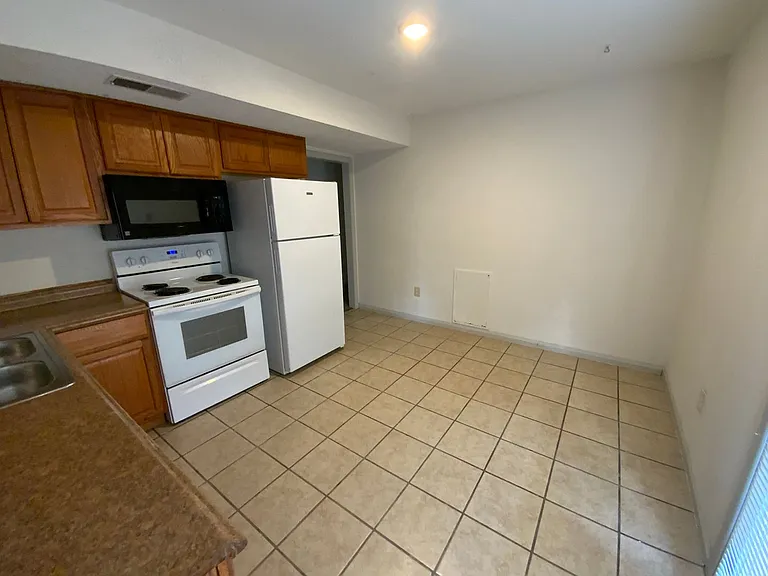 1630 W Amos Dr — Photo 6