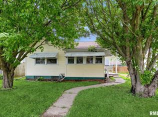 2511 N 4th St, Clinton, IA 52732