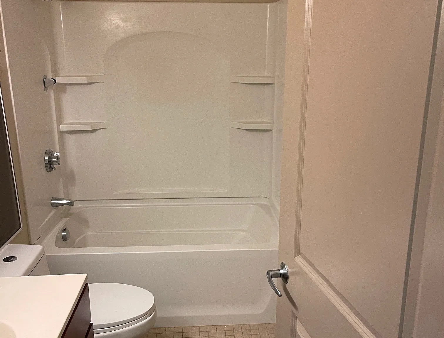 2 bed, 920 sqft, $2,400 — Photo 1