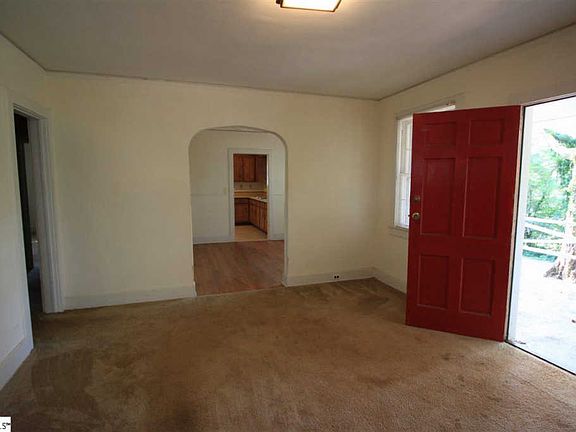 4th image of 23 Hilltop Dr
