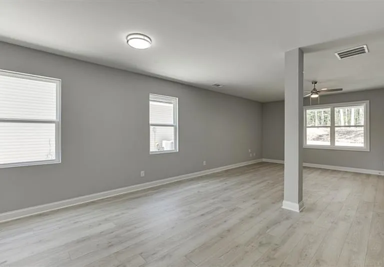 1641 E Broad St — Photo 5