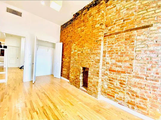 Rented by null | media 33