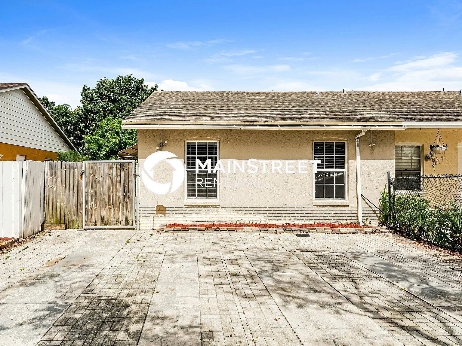 3781 S 57th Ave — Photo 1