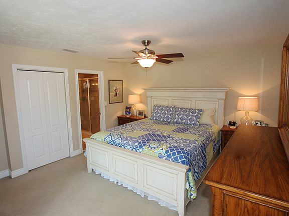4th image of 27 Sea Haven Dr.