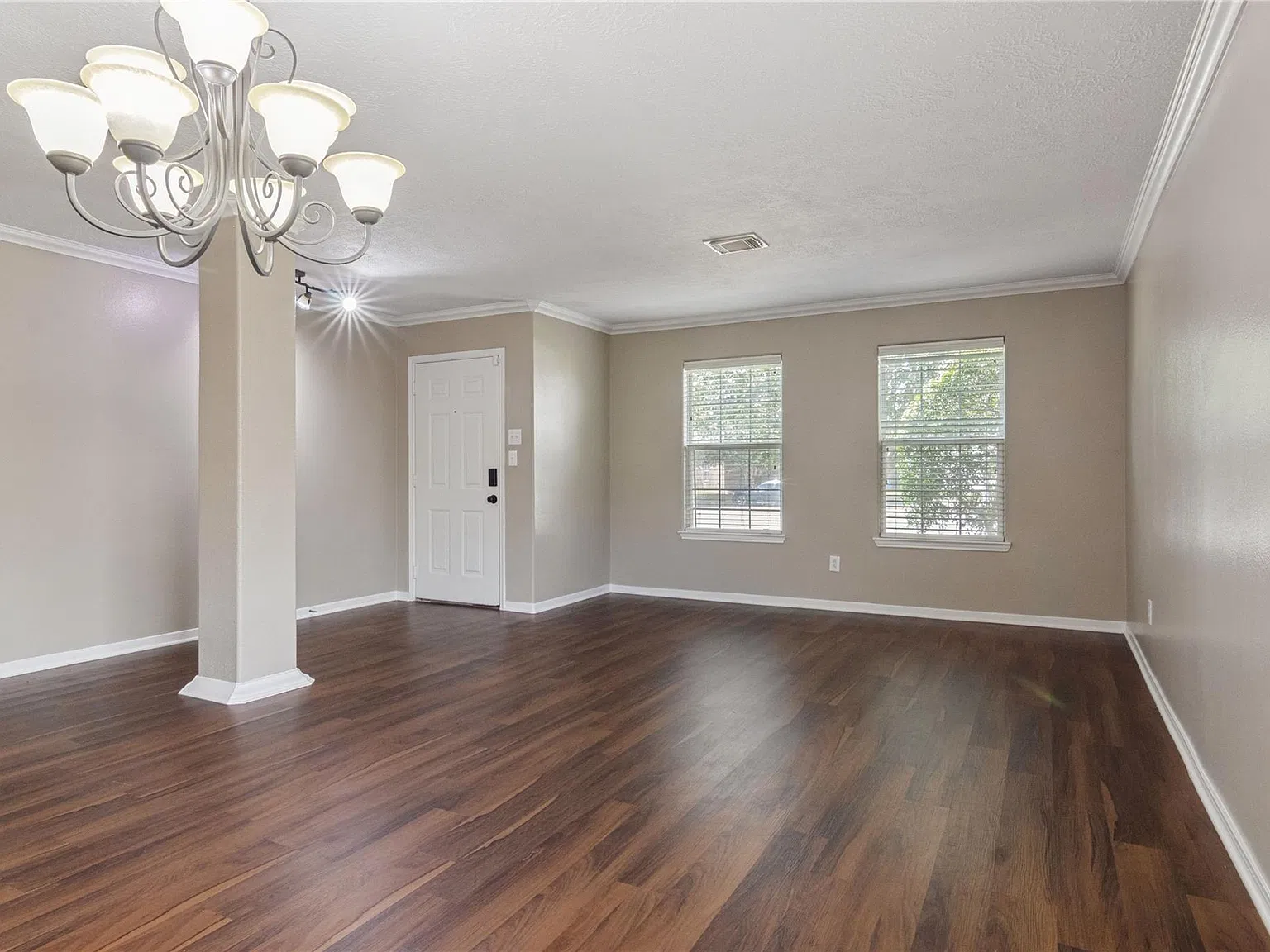 4 bed, 2.5 bath, 2668 sqft, $2,500 — Photo 3