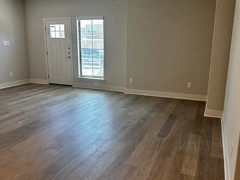 7146 Magnolia Vlg #201 — Photo 8