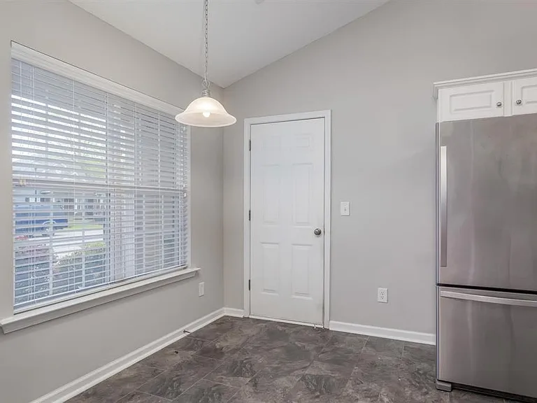 129 Crickhollow Cir — Photo 11