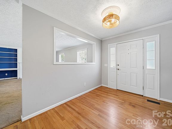 4th image of 313 Sunrise Cir