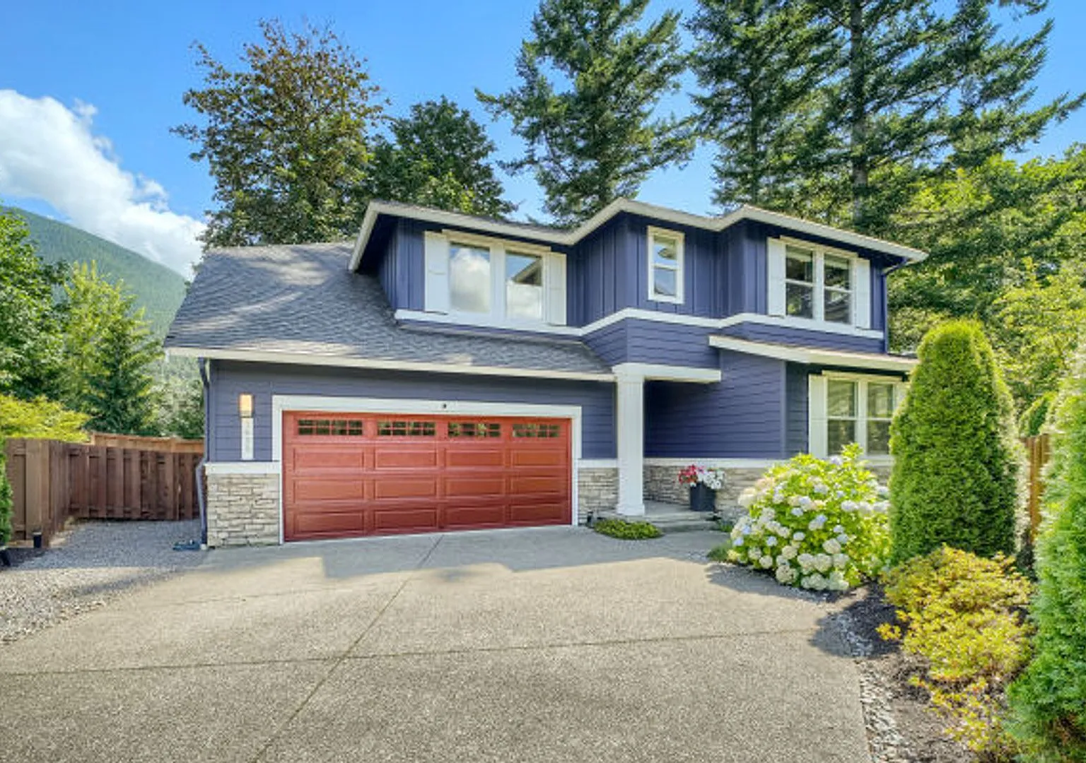 4Bd/2.75Ba North Bend Home — Photo 1