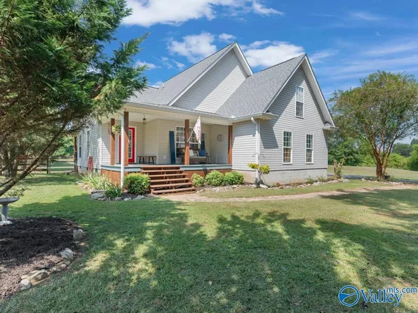 321 Willow Lake Cir, Guntersville, AL 35976