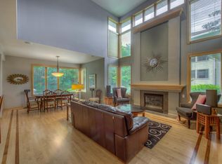 1420 Waterford Dr, Golden Valley, MN 55422