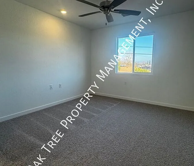 251 N Minnewawa Ave #B — Photo 12