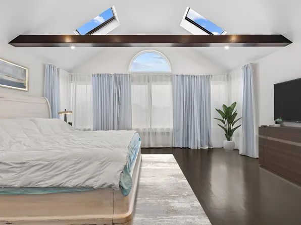 84 Gotham Avenue image 8 of 17