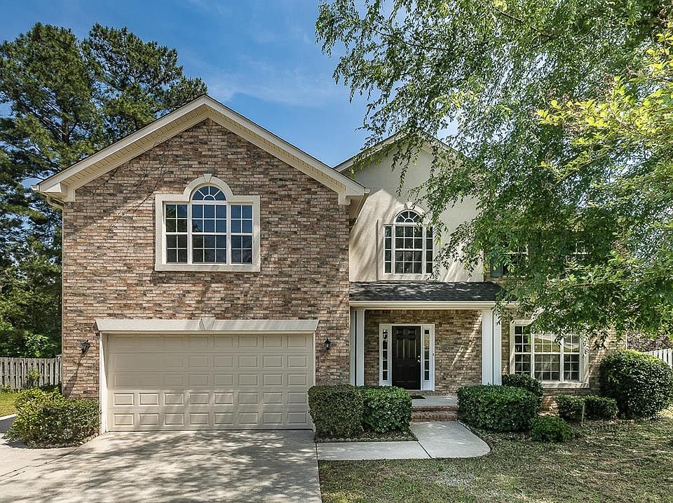 1st image of 206 Carriage Hills Cir